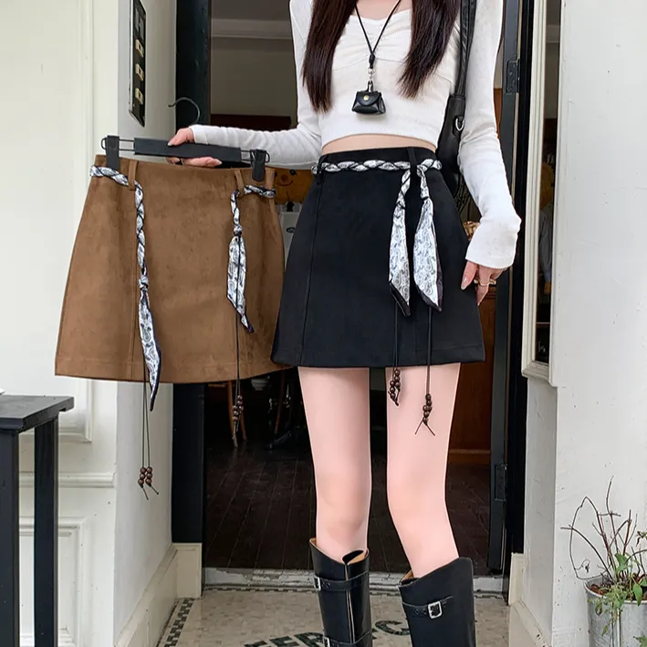 配丝巾腰带辣妹麂皮绒半身裙秋冬2025新款设计高腰显瘦时髦短裙子