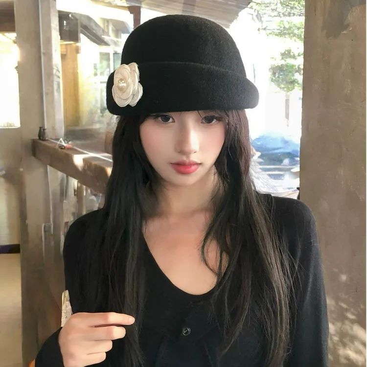 千金风山茶花珍珠礼帽女秋冬季赫本风显脸小贝雷帽法式高级感盆帽