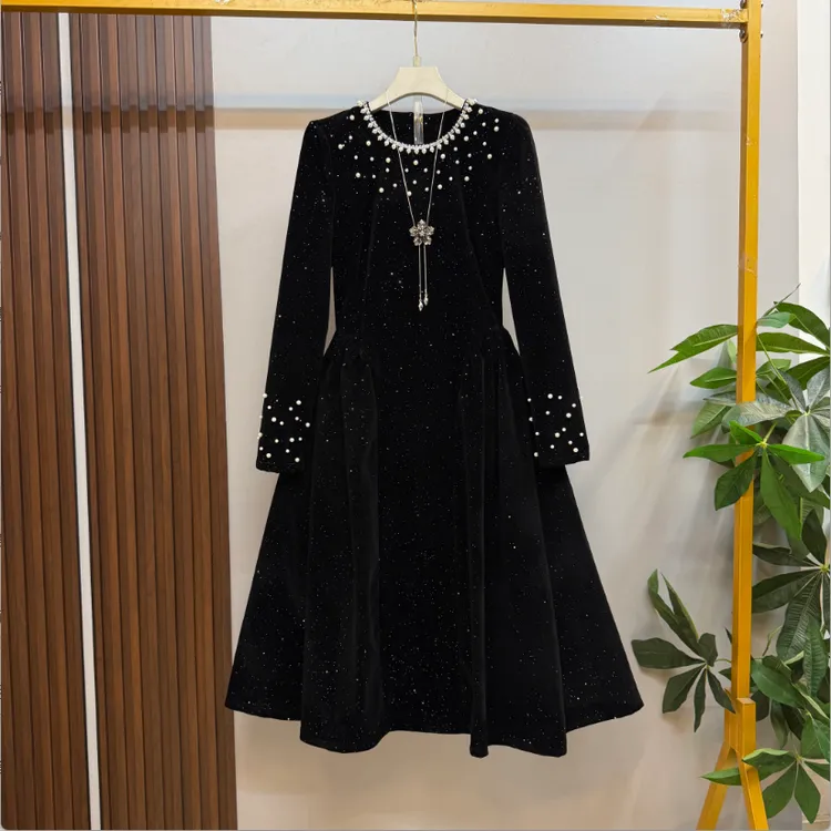 新款大码女装时尚洋气重工钉珠硬丝绒高档显瘦中长款连衣裙