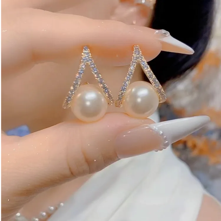 铜合金合成锆石耳饰 气质轻奢时尚百搭小众简约经典精致y001