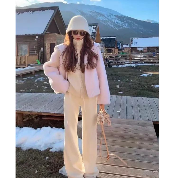 皮毛一体外套女2025冬季短款海军领年轻款小个子