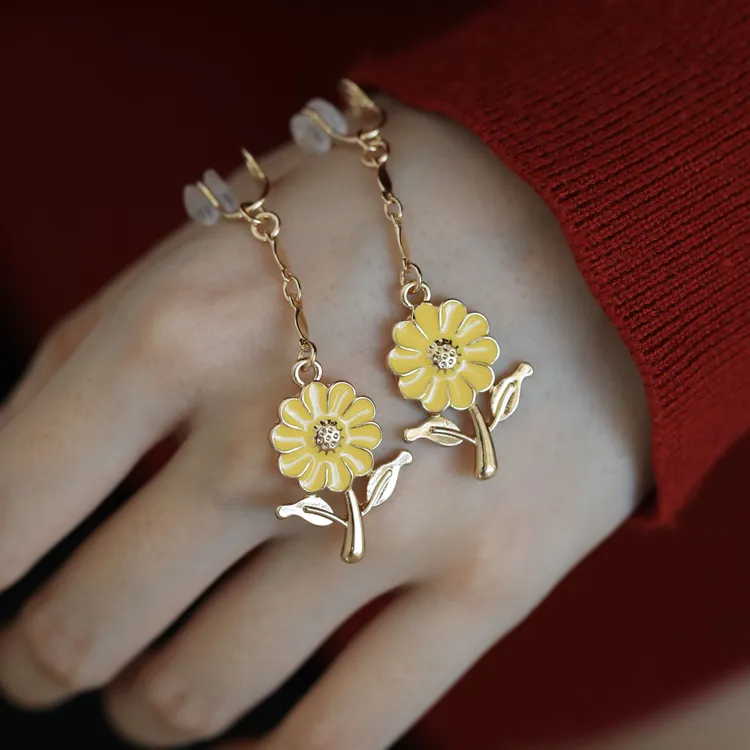 合金耳饰 精致女生感小野花无耳洞耳夹女学生党耳饰潮女氛围配饰