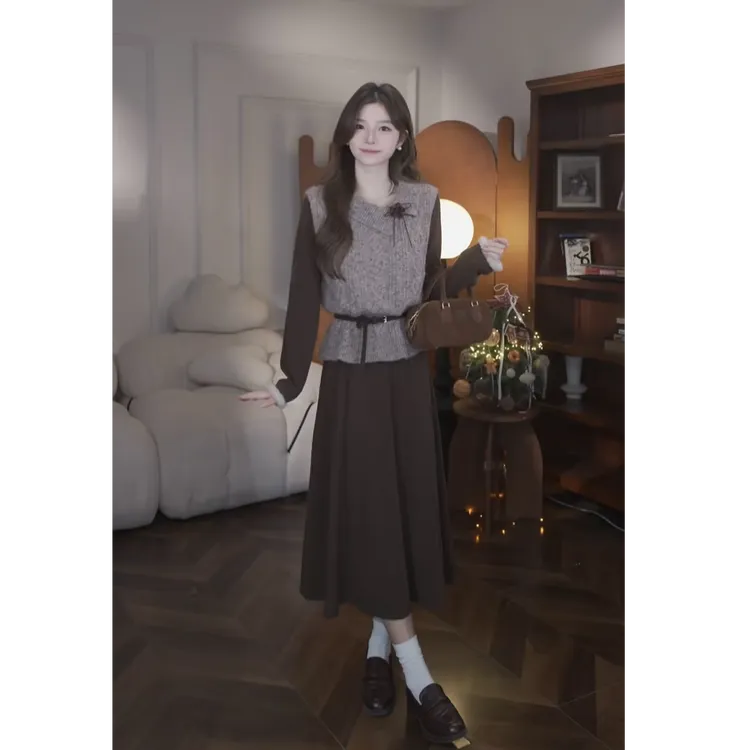 鹿向南【延续心动】秋冬新款韩系新年慵懒气质感马甲连衣裙套装女