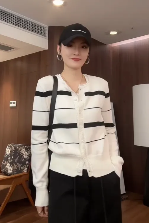 2025秋季新款经典撞色条纹设计感百搭针织衫时尚上衣女