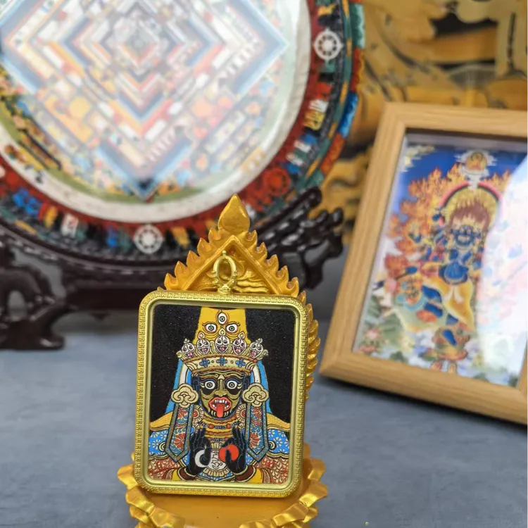 手绘描金彩金朱砂唐卡纯铜嘎乌盒吊坠扎基本尊扎基全身像手工矿物