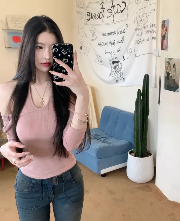 韩系设计感纯欲修身上衣气质高级感交叉挂脖t恤早秋季+微喇牛仔裤