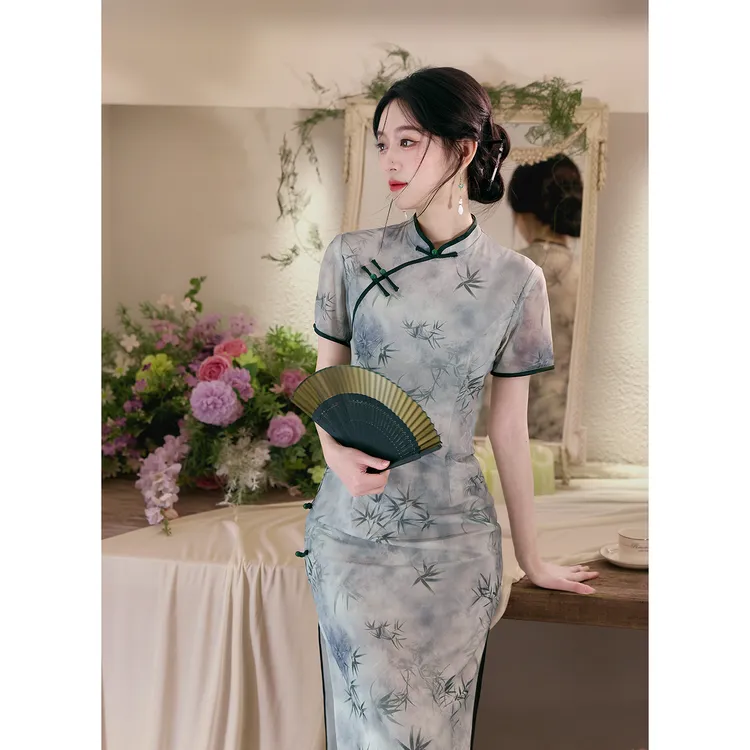 新中式绿色短袖旗袍2025年夏季新款素雅修身气质显瘦改良版日常款