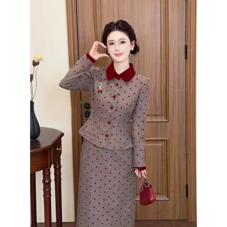 LiLi李李家【红茶拿铁】法式设计感波点红色外套半裙套装XMZH9750