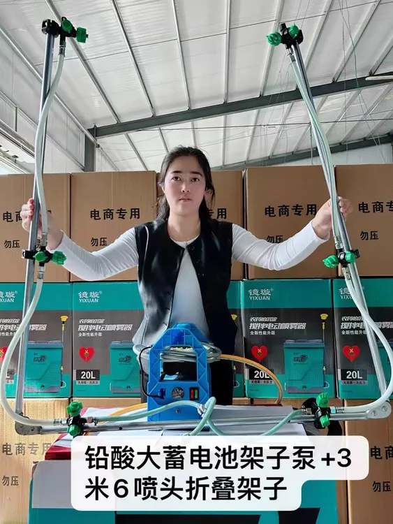 三轮车后挂可以折叠多喷头手提架子喷雾打药一体机自带大容量电池