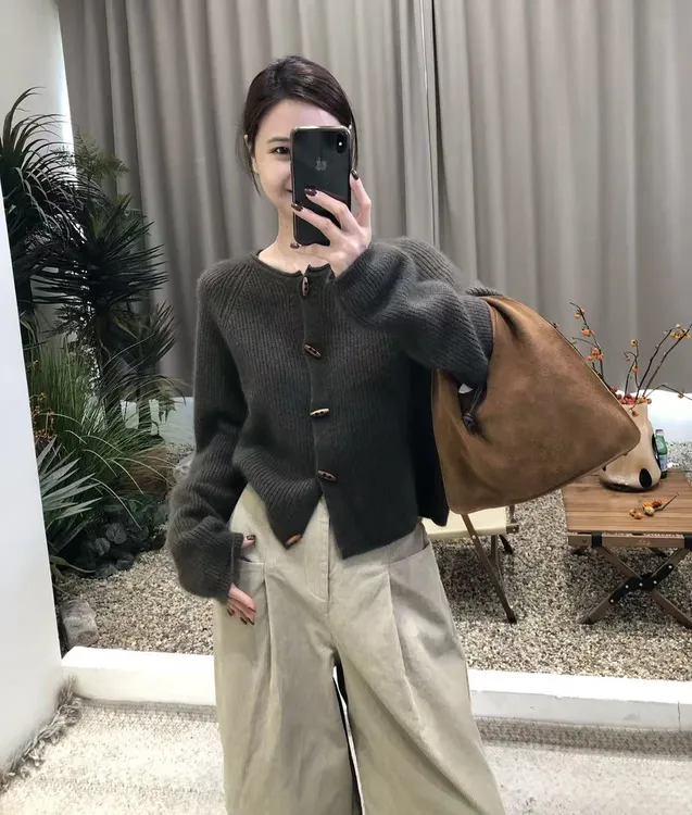 设计感韩系设计感复古牛角扣百搭时尚气质2025针织毛衣外套H9-55