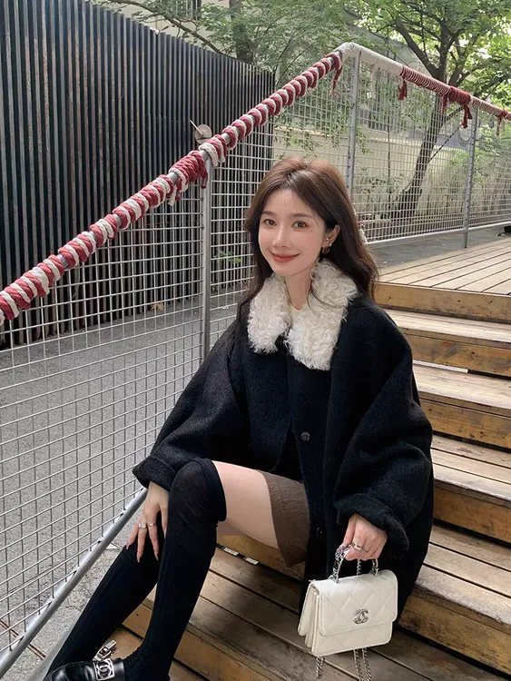 韩系温柔风毛绒领黑色毛呢外套女秋冬百搭宽松大衣2625
