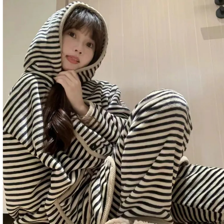 韩系高级时尚珊瑚绒睡衣连帽女款冬季新款毛绒大码外穿家居服套装