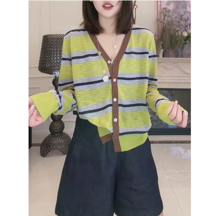 撞色v领条纹针织衫女秋季开衫外套2025新款宽松显瘦绿色轻薄上衣