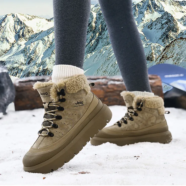 户外耐磨防滑雪地靴