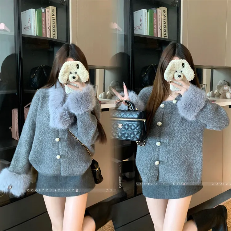 大码女装秋冬胖mm小香风设计感高级感开衫保暖配围脖短款外套