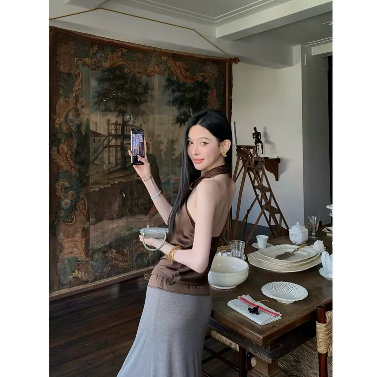 2025夏季新款时尚ins气质挂脖露背上衣配显瘦拼色高腰半身裙套装