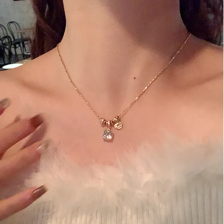 铜合金项链 秋冬轻奢精致闪锆方糖盘缠项链女气质高级感颈链配饰