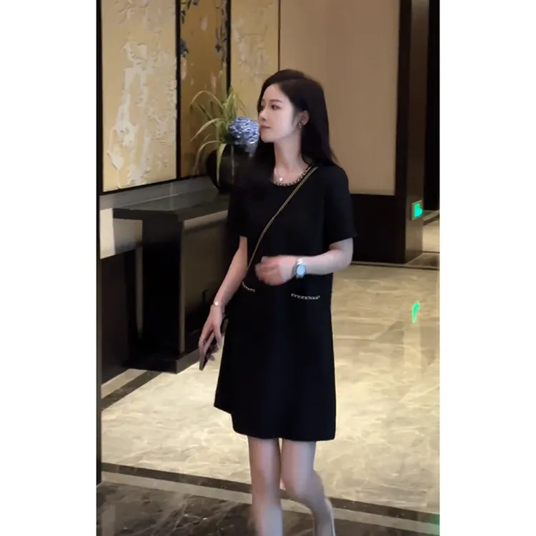 法式简约小香风直筒显瘦连衣裙2025夏季新款设计感气质显瘦小黑裙