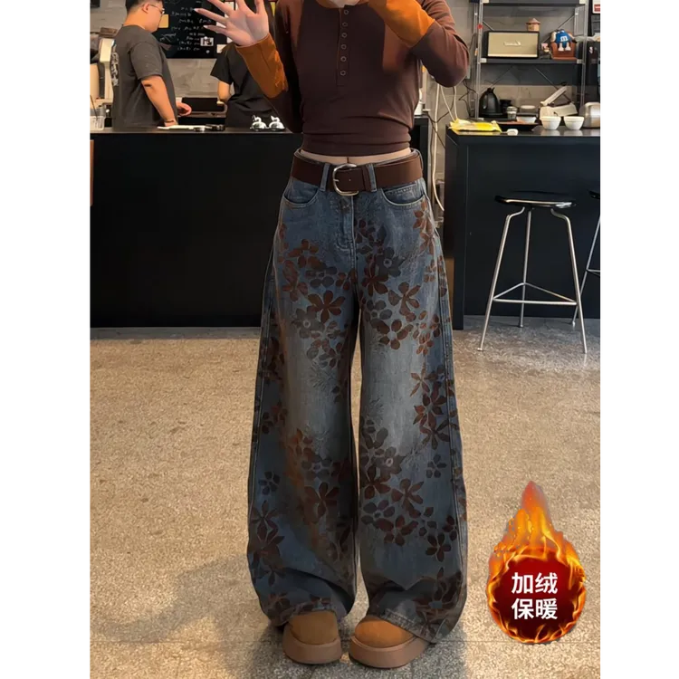 植绒提花新中式加绒弯刀阔腿牛仔裤女秋冬新款宽松显瘦时尚款1688