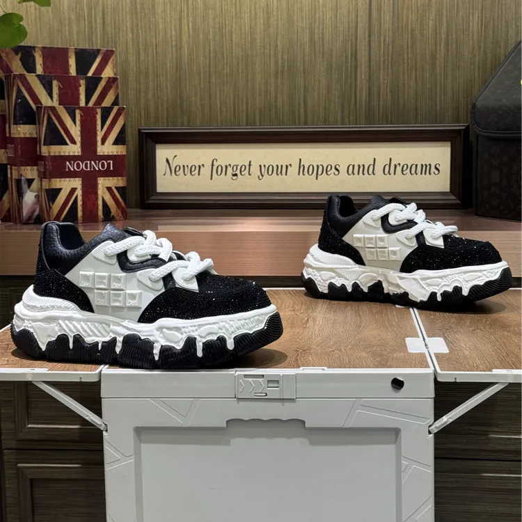 2025秋冬新款单棉同款时尚百搭潮流轻奢耐磨休闲男鞋（偏大一码）