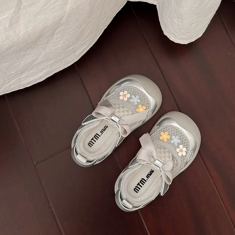 小黄鸭森活女宝凉鞋公主网鞋夏季2岁银色女童豆豆鞋透气小童鞋子