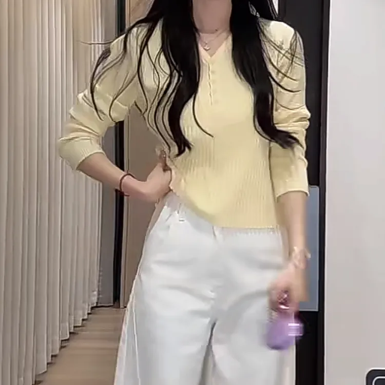 设计感别致V领针织打底衫女2025新款春季修身显瘦薄款高级感毛衣