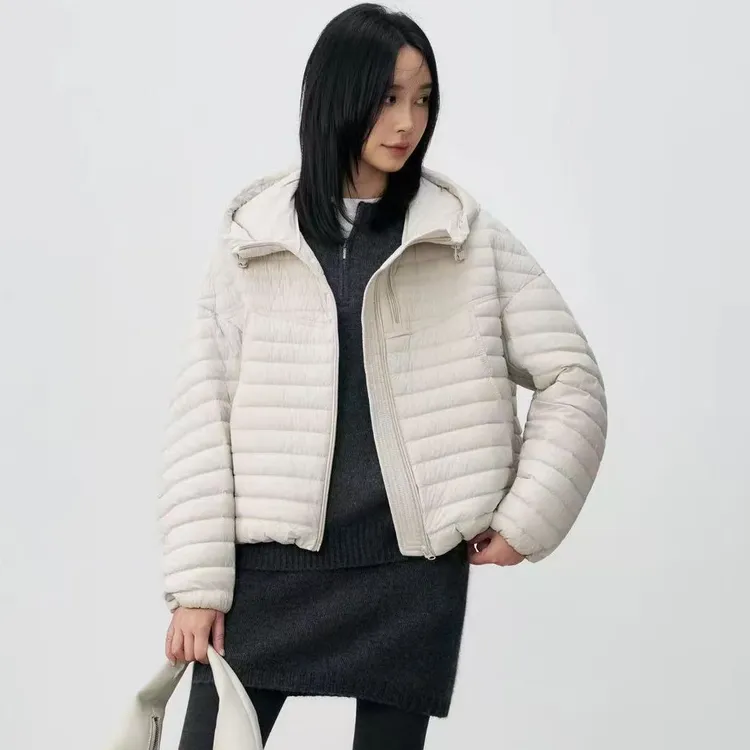 2025年新款90白鸭绒连帽保暖轻薄户外宽松排骨型羽绒服-A8508
