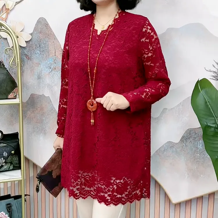 大码200斤V领蕾丝镂空袖中长款打底衫宽松显瘦小衫时尚气质女装