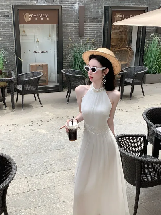 御姐风挂脖无袖重工连衣裙子女装2025夏季新款收腰显瘦大裙摆长裙