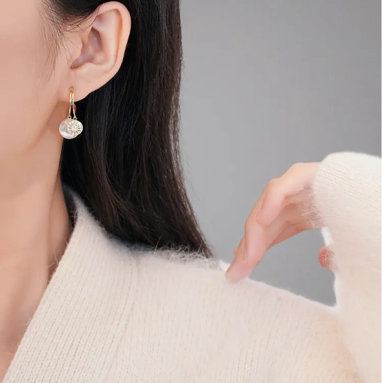 铜合金耳饰 925银针八芒星罗盘耳环精致贝壳轻奢气质温柔锆石耳环