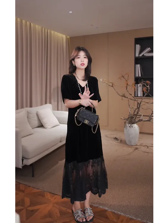 广州琴姐【晚宴流光】桑蚕丝丝绒欧若风蕾丝拼接黑色连衣裙夏39123