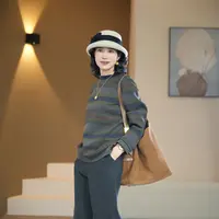 【芙澜卡尔】彩色条纹拼接款式秋冬新款卫衣套头上衣时尚中老年女装