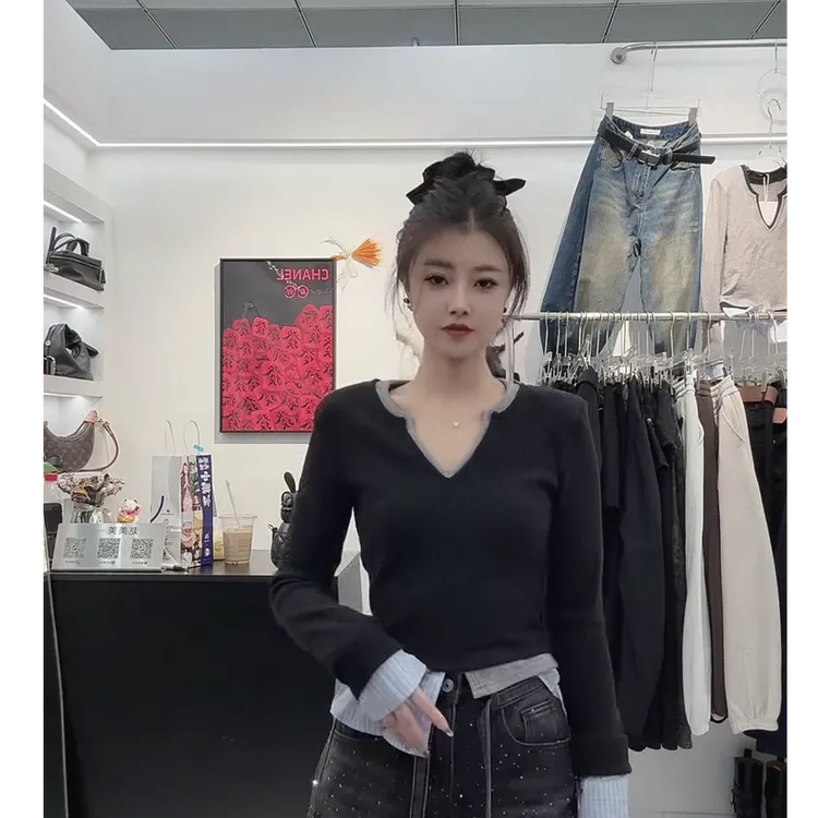 今年流行穿搭一整套2025新款洋气V领拼接假两件打底衫上衣