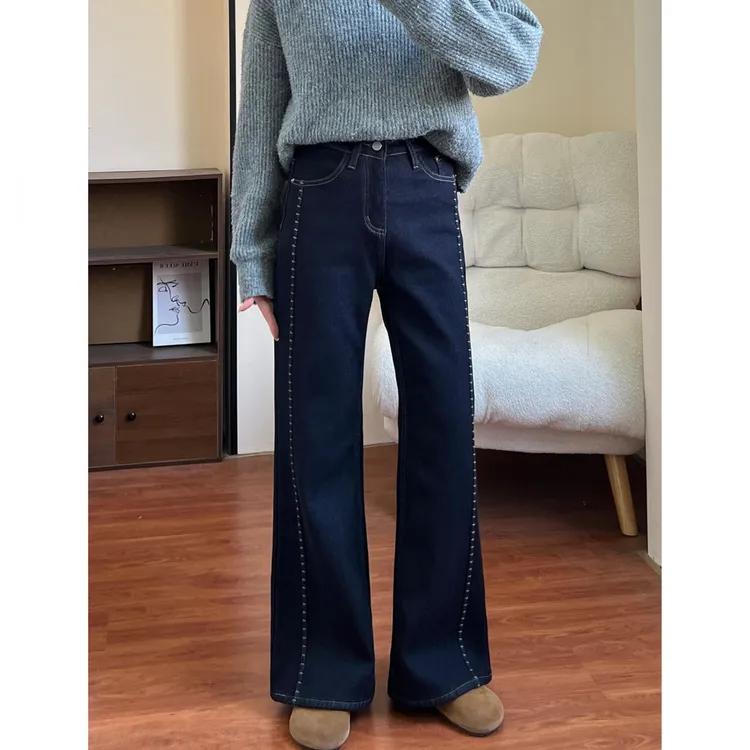 丹宁蓝刺绣花边微喇牛仔裤女冬季新款梨型身材修身显瘦加绒直筒裤