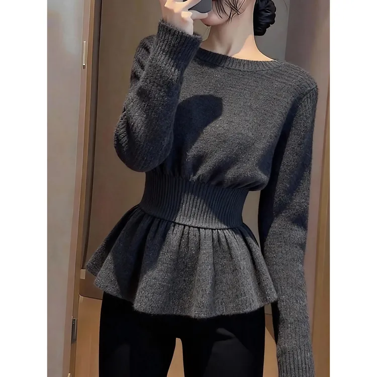 别致独特氛围感流行款慵懒深灰色上衣女2025冬收腰荷叶边下摆毛衣