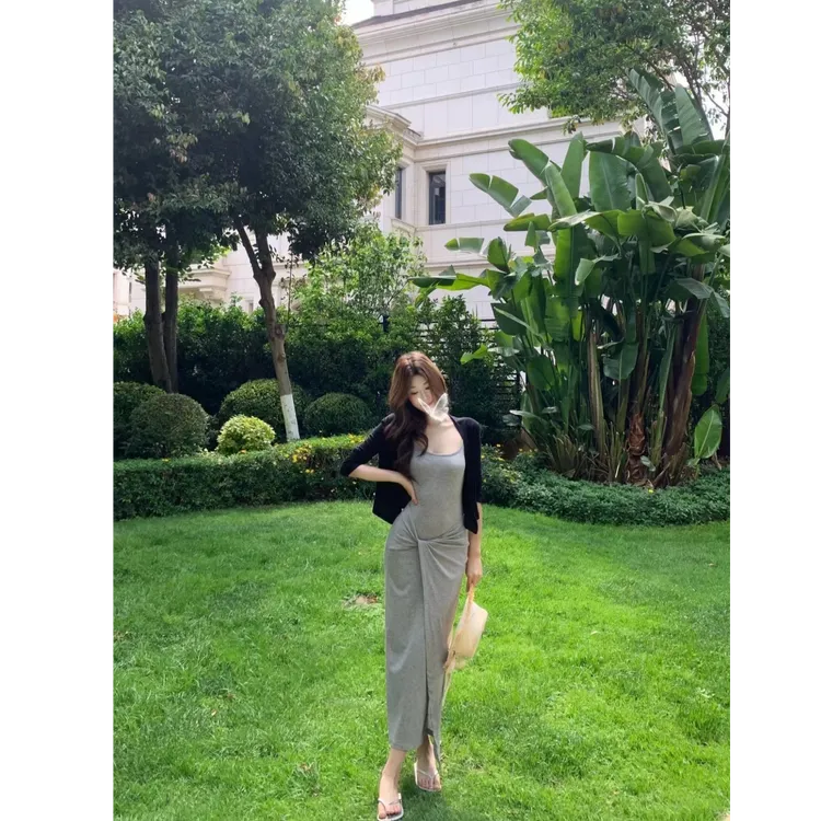 优秀的金蘑菇扭结吊带连衣裙慵懒风上衣新款针织落肩薄外套女套装