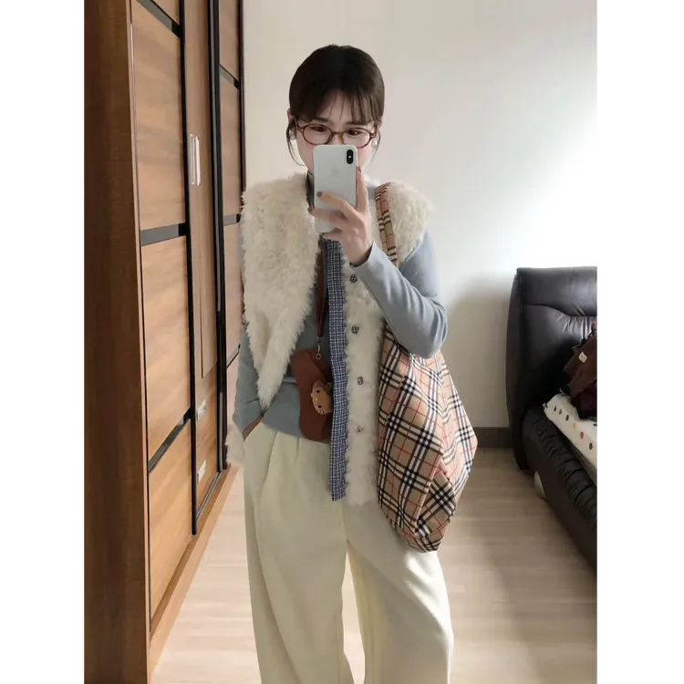 西西  [软软奶糖]  拼接显瘦羊羔毛马甲+高领打底衫