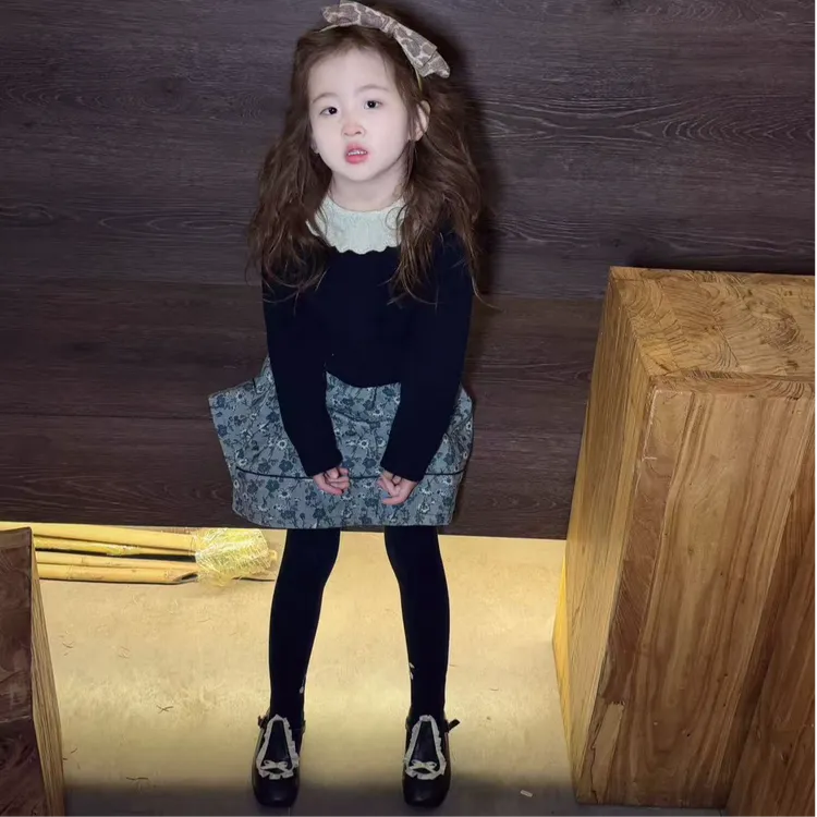 小思家2025冬季新款韩版蕾丝荷叶领套头毛衣碎花半身裙女童套装