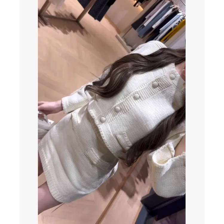 2025秋季新款法式小香风高质感针织开衫上衣配包臀短裙时尚套装女