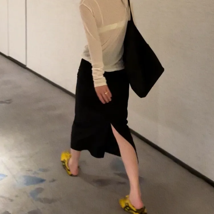 叮叮｜简约百搭后开叉通勤铅笔裙1657