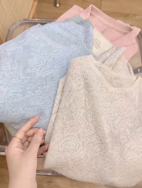 七言家 巨温柔！ins穿搭#花朵浮雕蕾丝镂空长袖