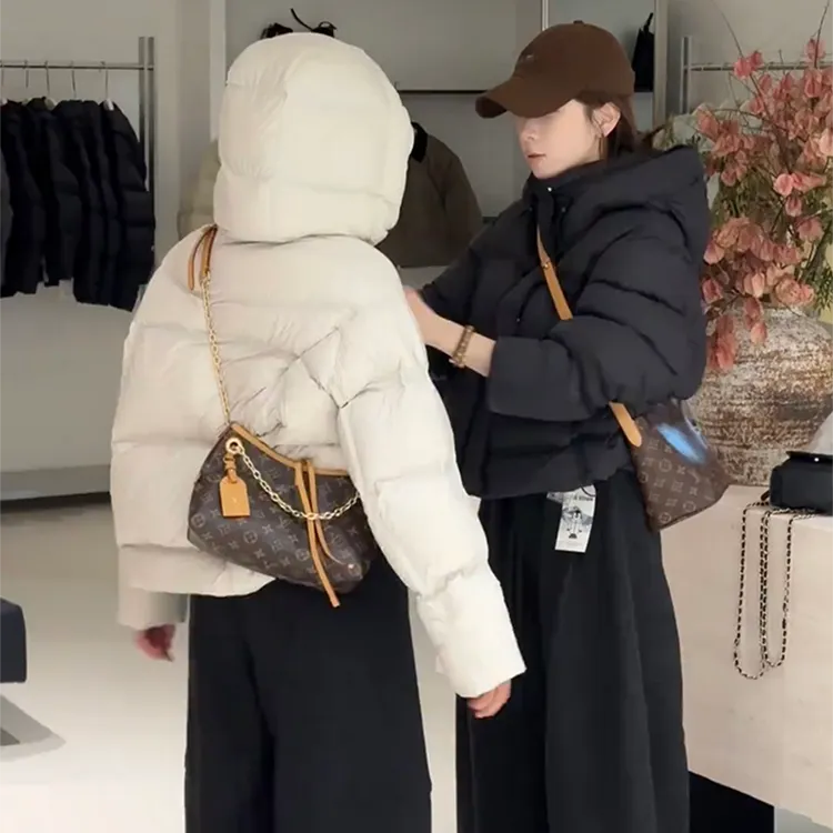 2025冬季新款韩系连帽白鸭绒短款面包服女保暖百搭休闲通勤羽绒服