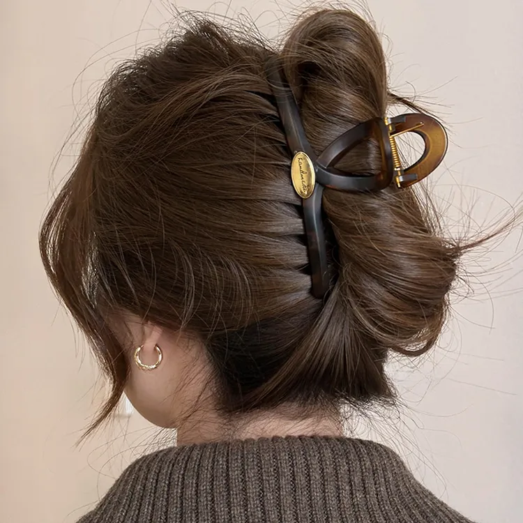 CK字母美拉德抓夹女高级感盘发鲨鱼夹无痕发夹后脑勺气质网红发卡