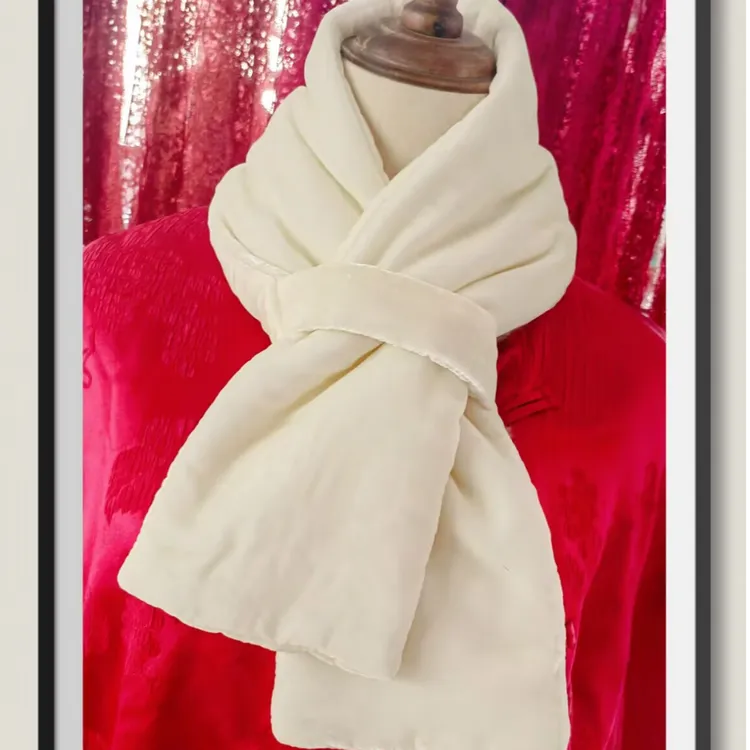 100%桑蚕丝双面真丝绒围巾软糯亲肤女士时尚冬日纯色保暖百搭款 