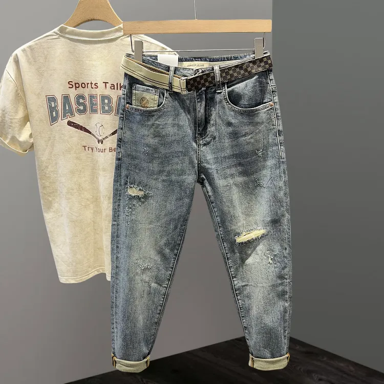 Jeep吉普浅蓝色破洞男士牛仔裤潮牌补丁贴布九分裤修身显瘦小脚裤