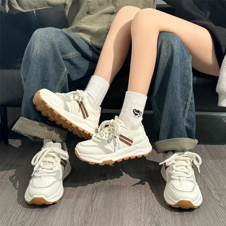 人本超火情侣鞋爆改皮面老爹鞋子2025冬季新款百搭厚底超轻运动鞋