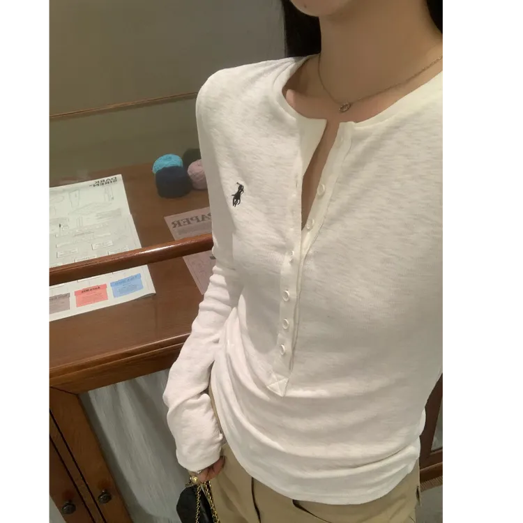 2025秋冬新款圆领T恤白色小马刺绣长袖打底衫修身显瘦气质百搭