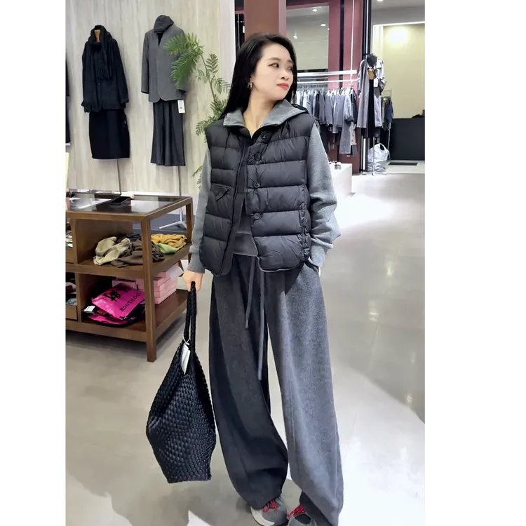 冬季保暖流行穿搭一整套女2025新款翻领卫衣棉服马甲休闲裤三件套