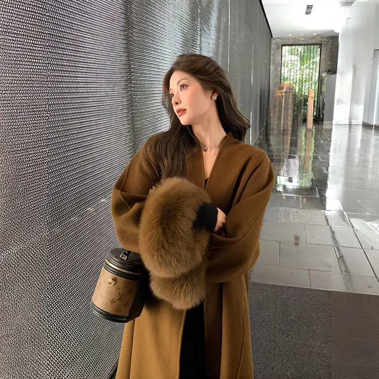 “一个亿”2025秋冬新款气质双面羊绒大衣女长款狐狸毛袖毛呢外套