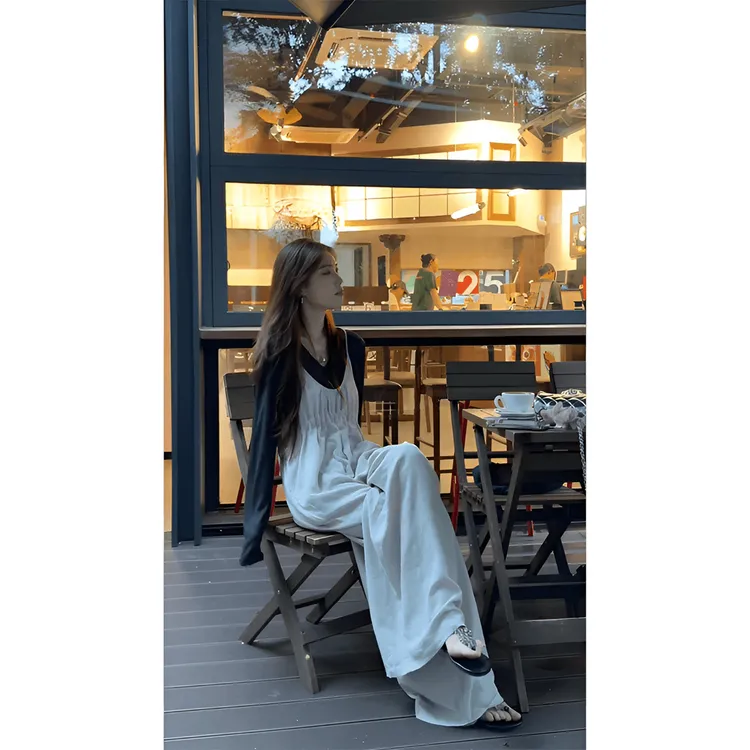 2025春夏新款韩系穿搭慵懒风薄款黑色长袖上衣搭配背带裤两件套女